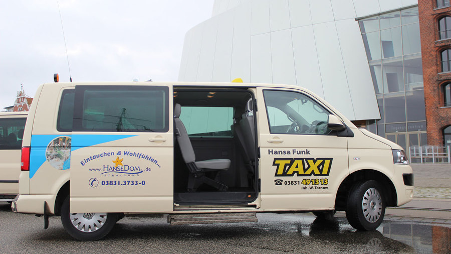 altersgerechter Zugang zu unseren Fahrzeugen - Taxi in Stralsund